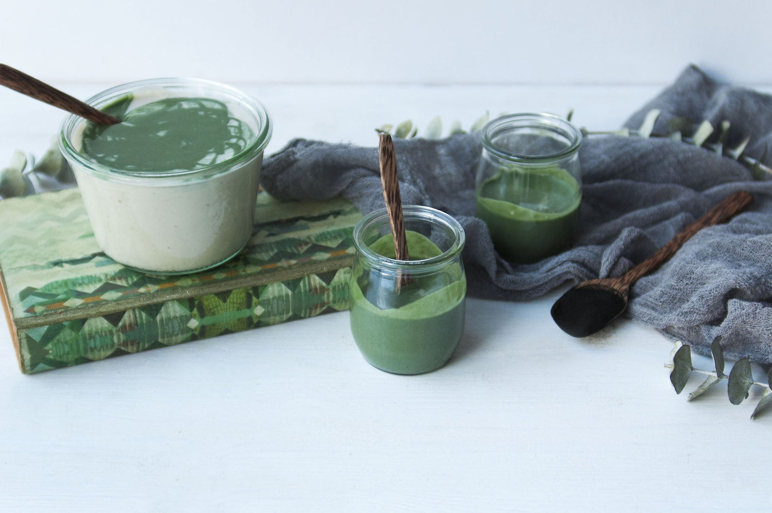 Spirulina Cinnamon Cashew Cream